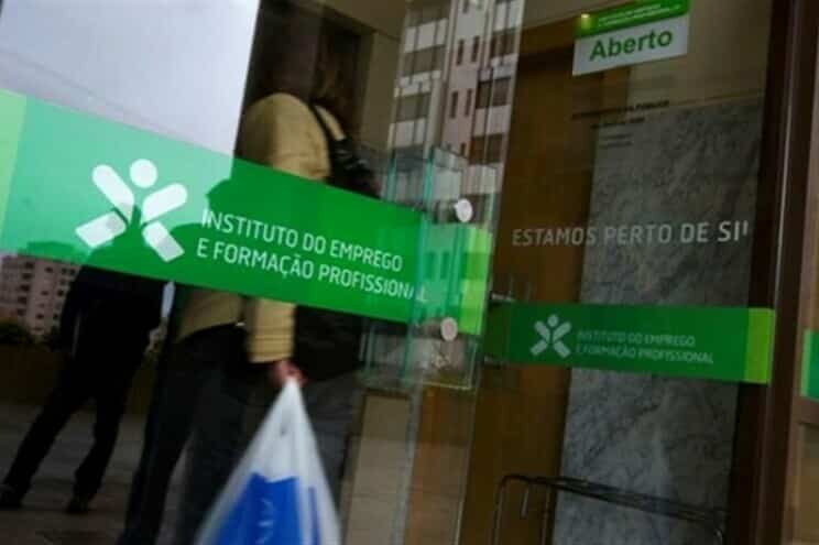 Desempregados inscritos diminuem 16% em dezembro para 339 mil