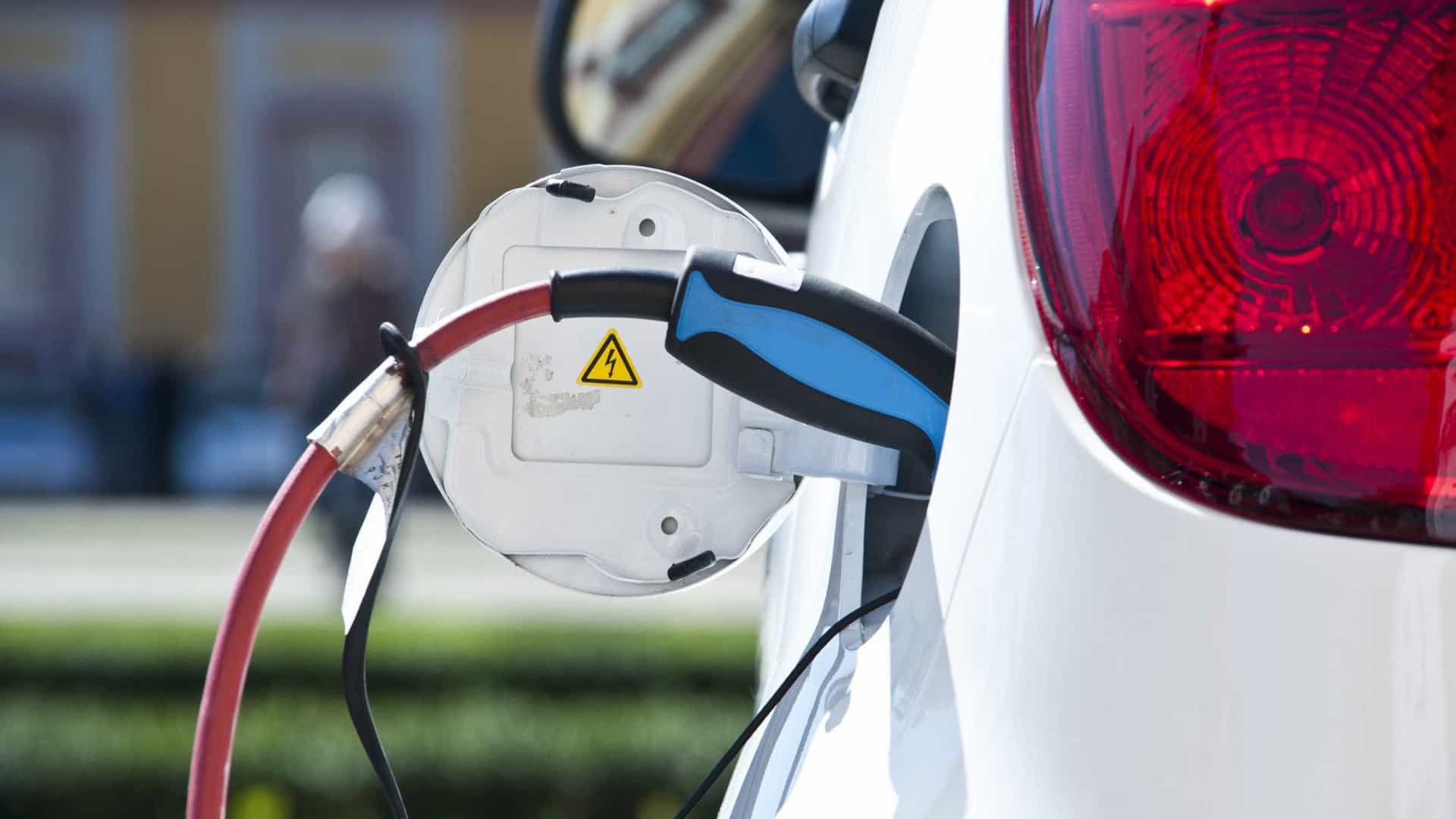 Frota do Estado substituída por carros elétricos a partir de sexta-feira
