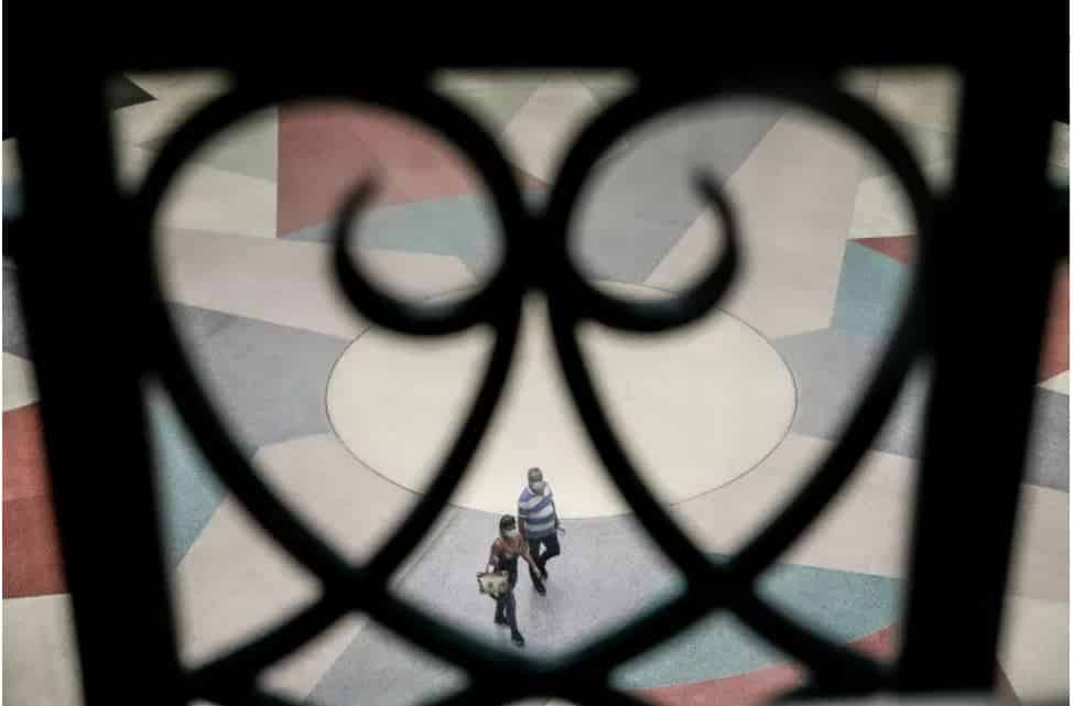 Vendas de lojas de rua e centros comerciais caem pela sétima semana consecutiva