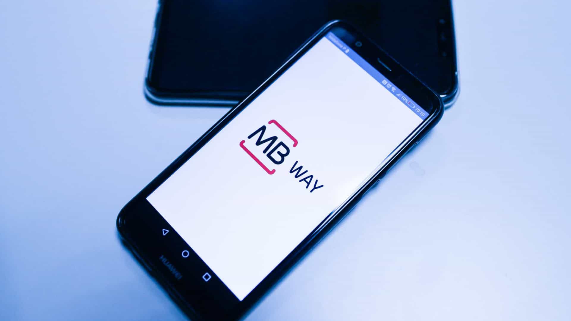 Fim de comissões no MBWay e prestações bancárias ratificado na COF