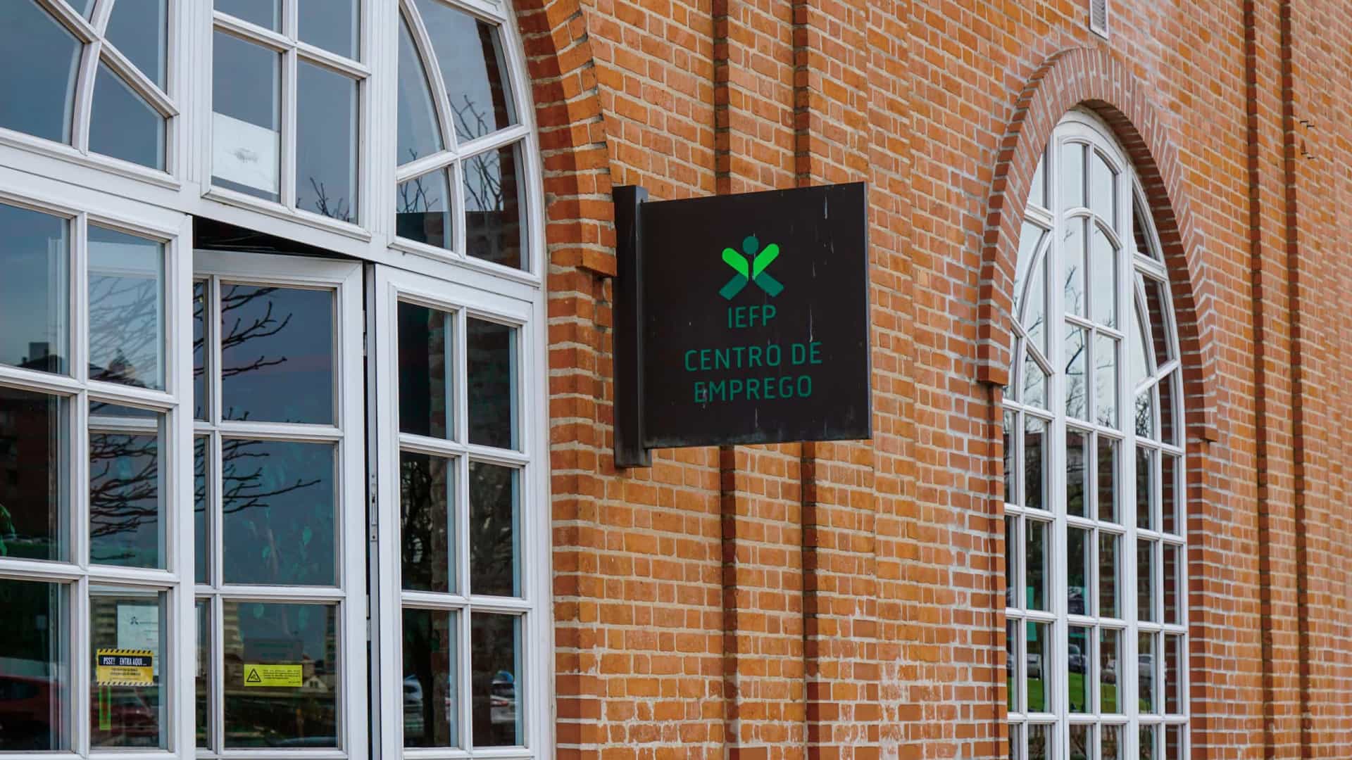 Governo quer mais pessoal nos lares. Como concorrer ao programa do IEFP