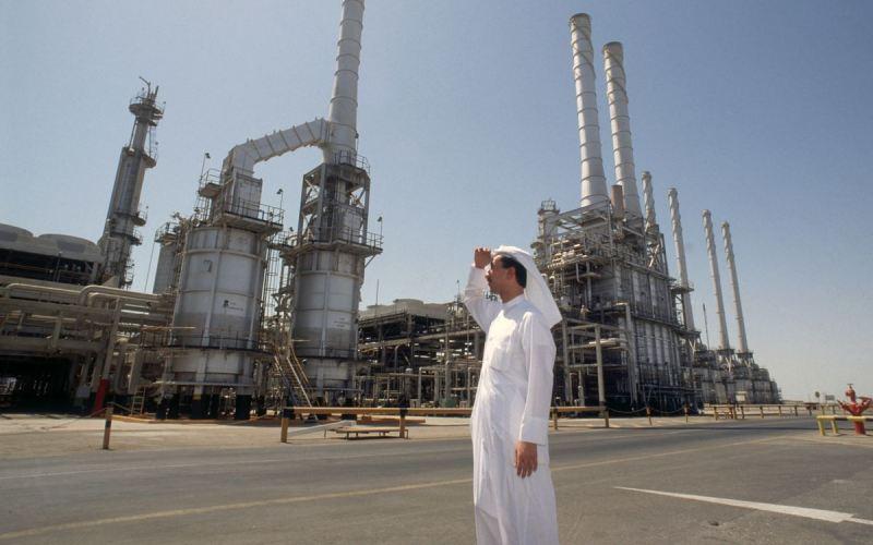Arábia Saudita Anuncia Novos Cortes na Produção de Petróleo